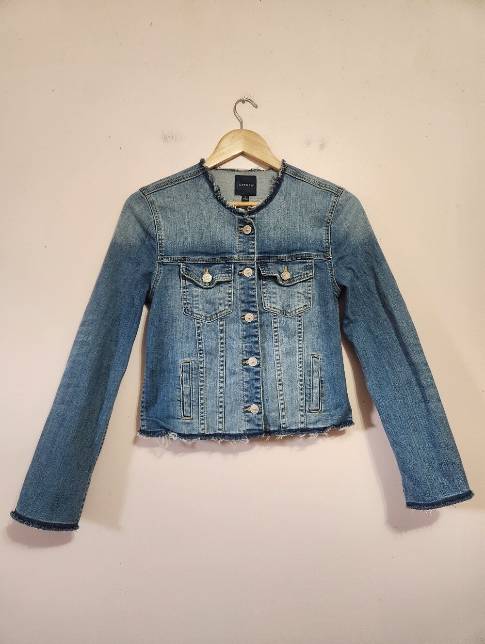 JUST USA Collarless Raw Fringe Hem Distressed Denim Jean Jacket Medium Wash S
